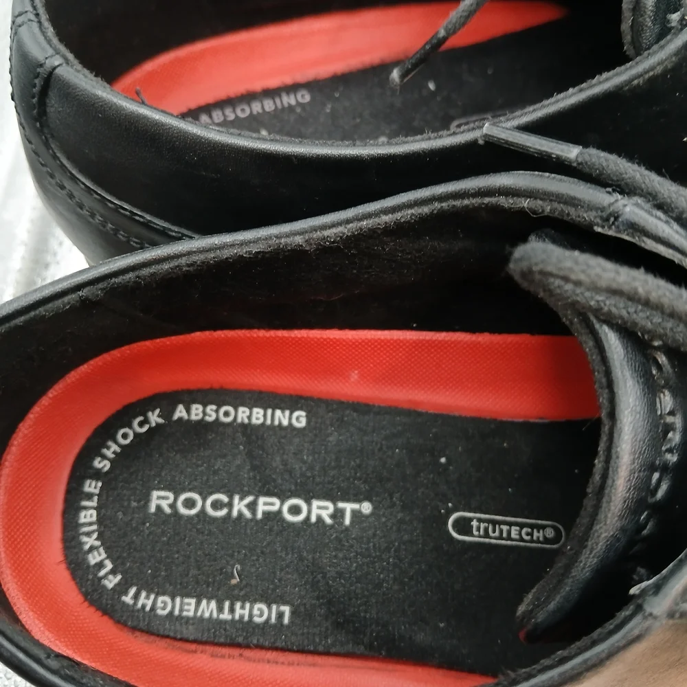 Rockport sleek black